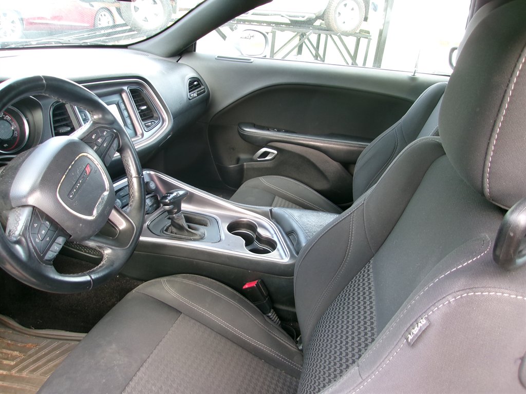 2017 Dodge Challenger SXT photo