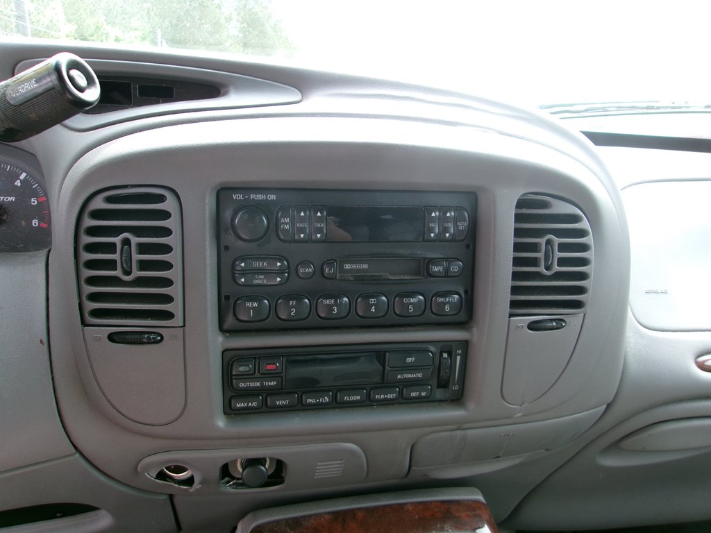1998 Lincoln Navigator photo