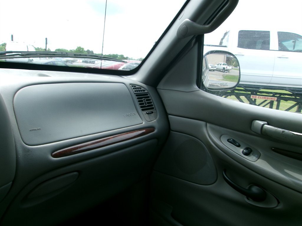 1998 Lincoln Navigator photo