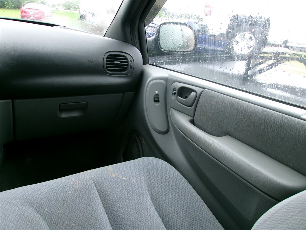 2004 Chrysler Town & Country LX Family Value photo