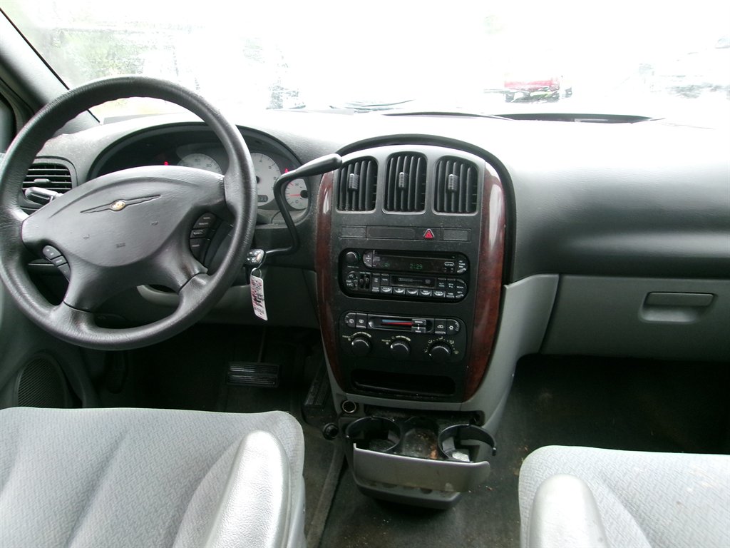 2004 Chrysler Town & Country LX Family Value photo