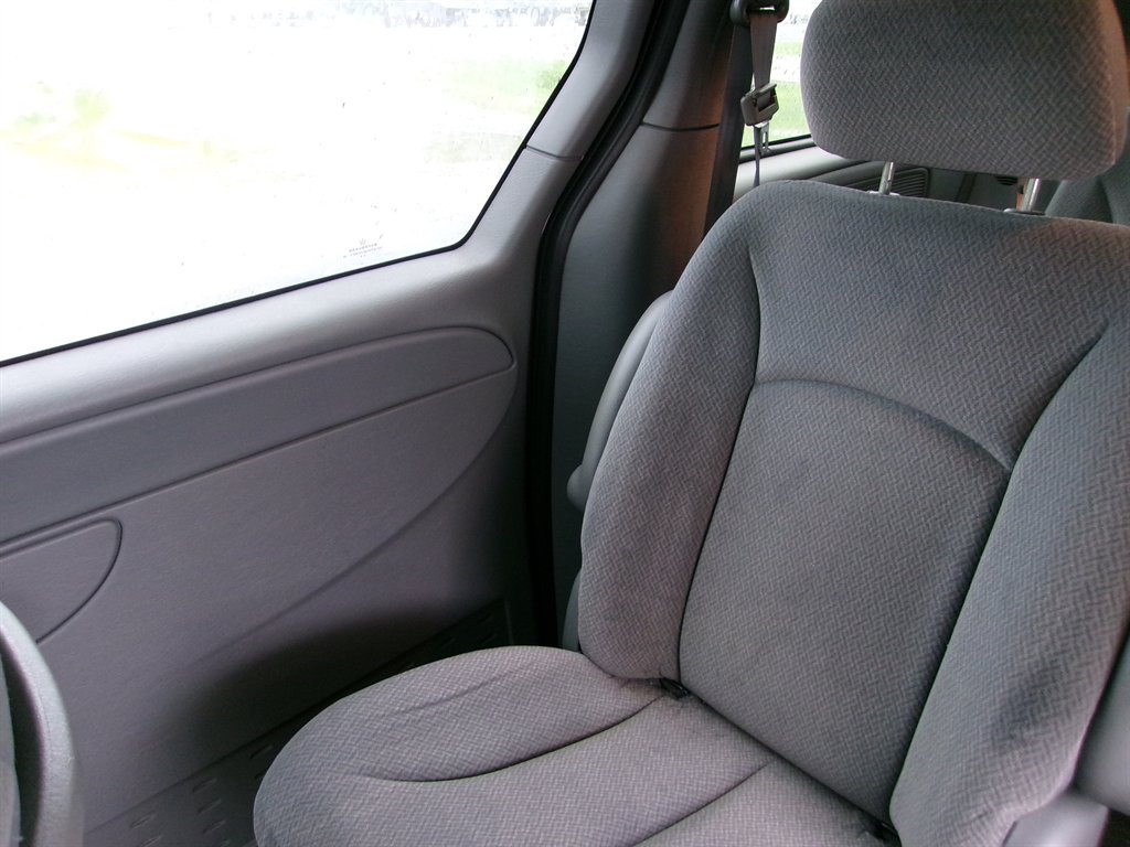 2004 Chrysler Town & Country LX Family Value photo