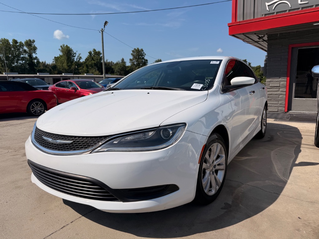 2017 Chrysler 200 - $12,275