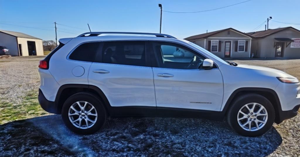 2017 Jeep Cherokee - $10,950