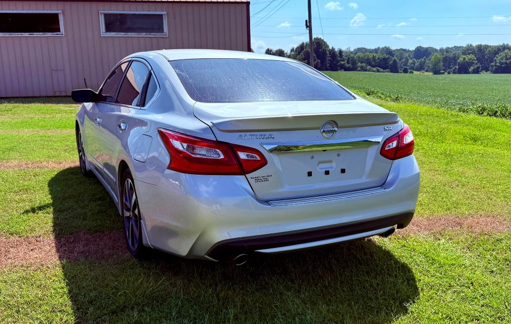 2016 Nissan Altima - $9,950