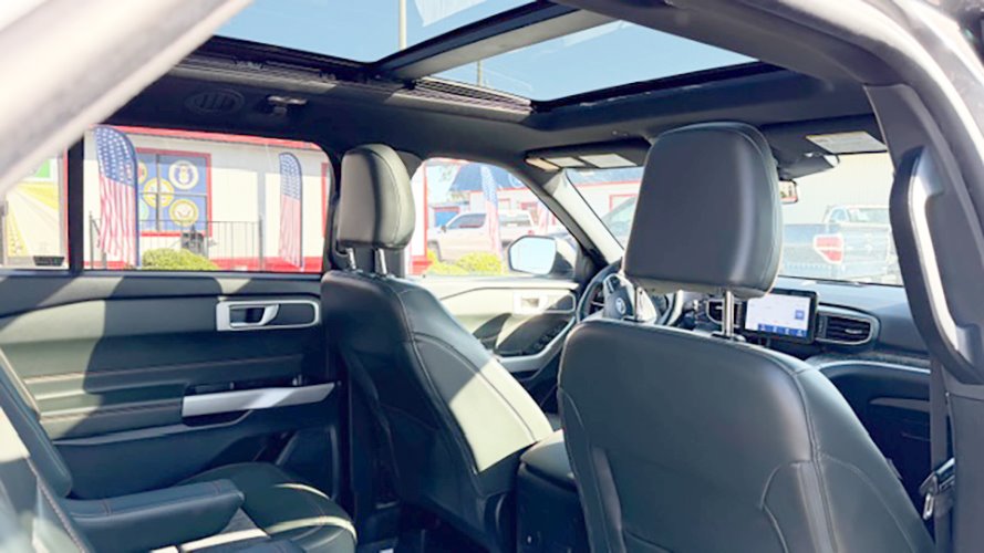 2022 Ford Explorer - $31,900