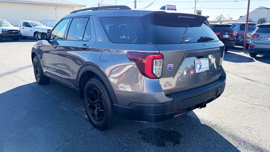 2022 Ford Explorer - $31,900