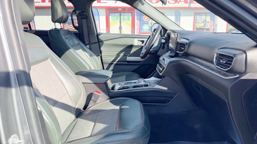 2022 Ford Explorer - $31,900
