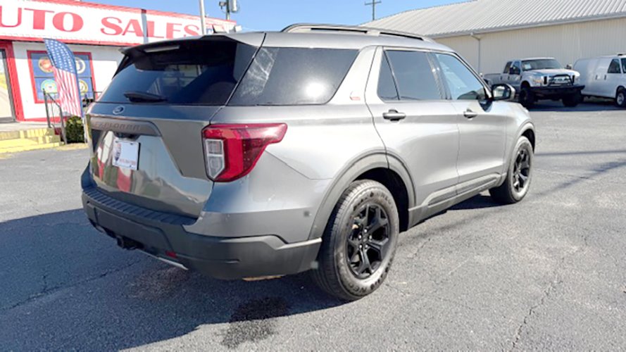 2022 Ford Explorer - $31,900