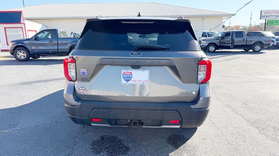 2022 Ford Explorer - $31,900