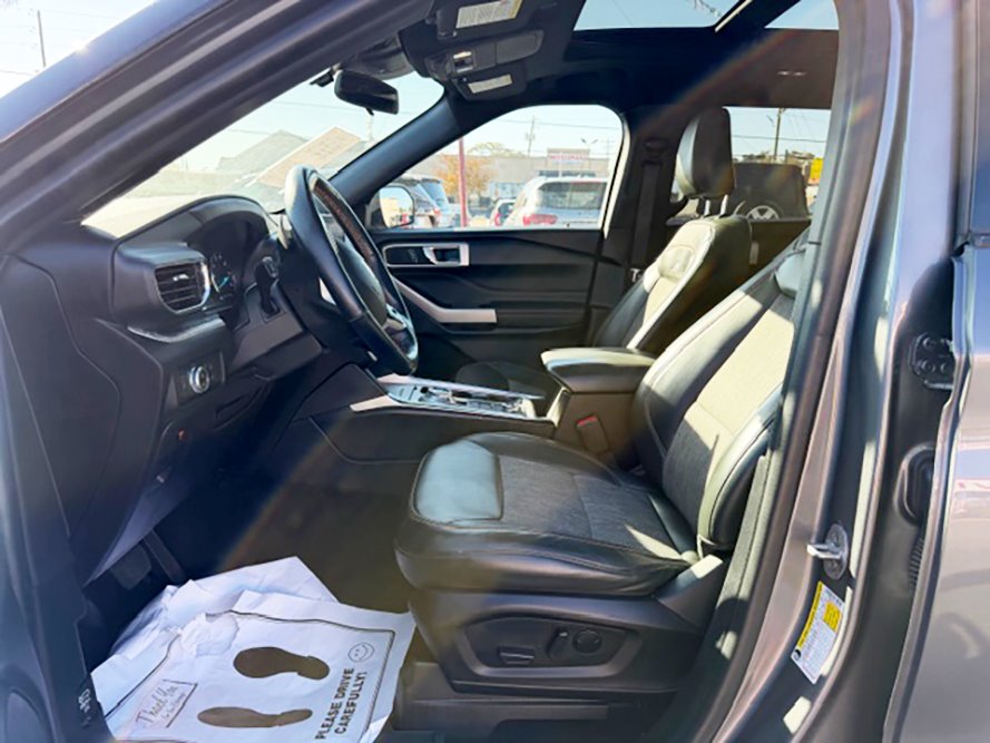 2022 Ford Explorer - $31,900