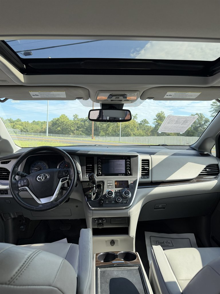 2019 Toyota Sienna - $24,999