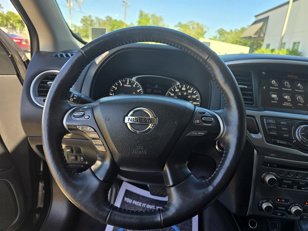 2020 Nissan Pathfinder SL photo