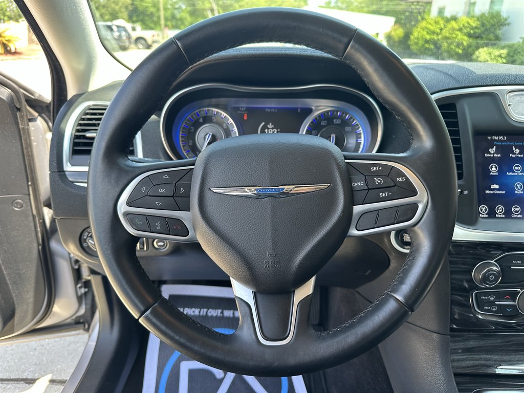 2017 Chrysler 300 Limited photo