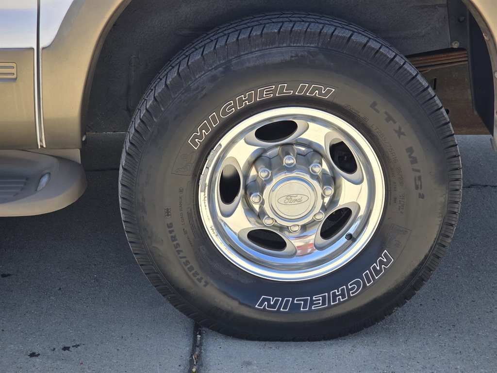 2000 Ford Excursion - $59,999