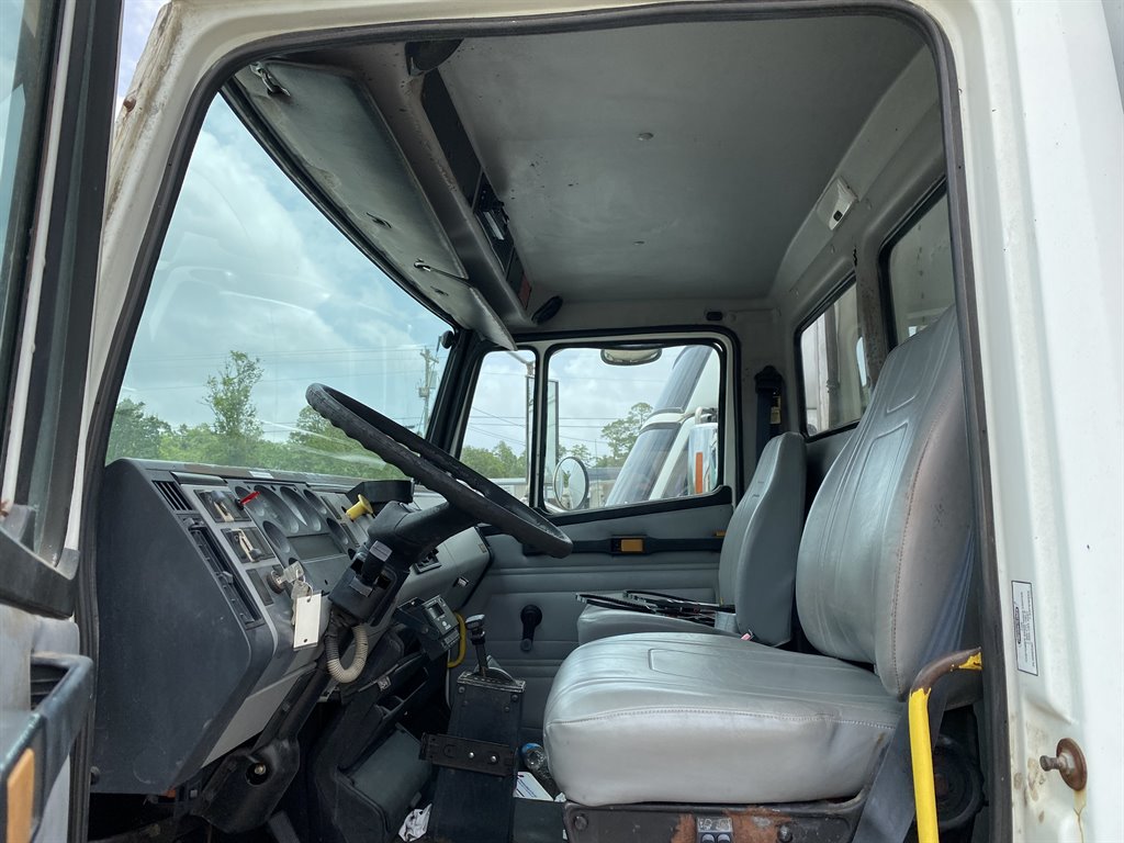 1998 Freightliner FL70 - $18,988