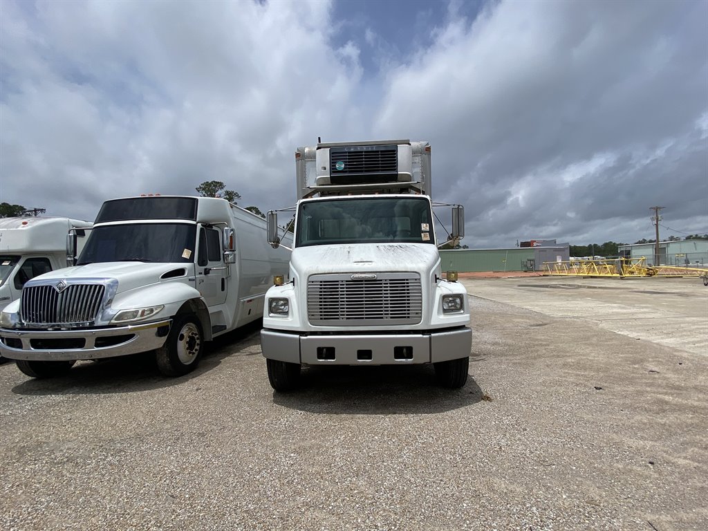 1998 Freightliner FL70 - $18,988
