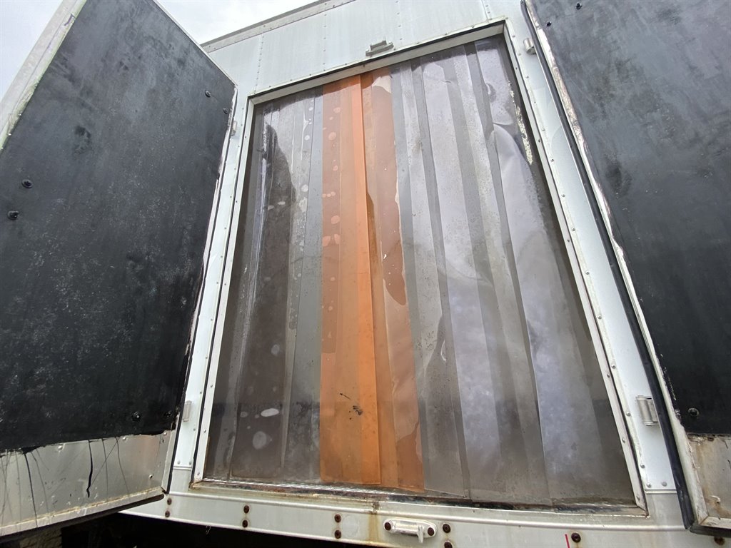 1998 Freightliner FL70 - $18,988