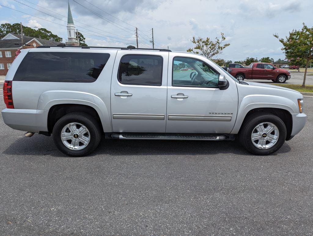 2014 Chevrolet Suburban LT 1500 photo