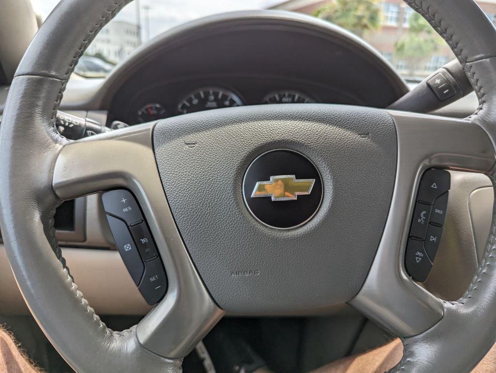 2014 Chevrolet Suburban LT 1500 photo