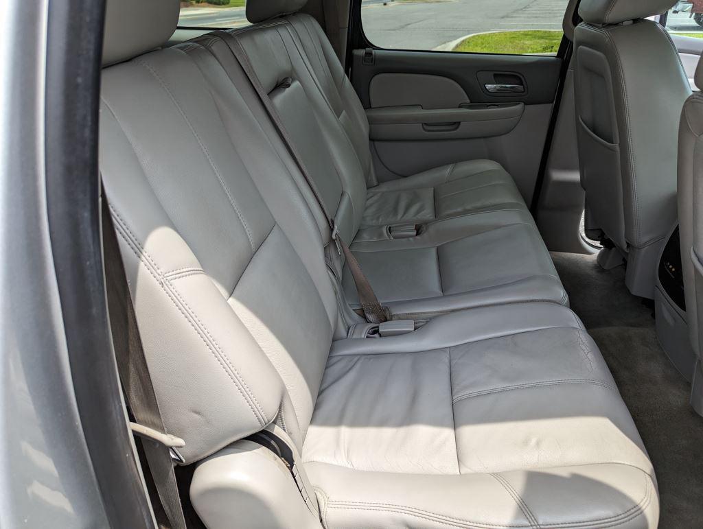 2014 Chevrolet Suburban LT 1500 photo