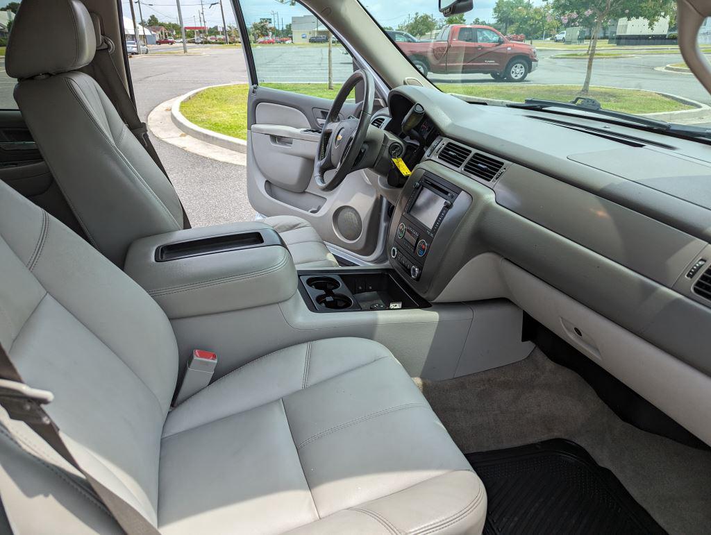 2014 Chevrolet Suburban LT 1500 photo