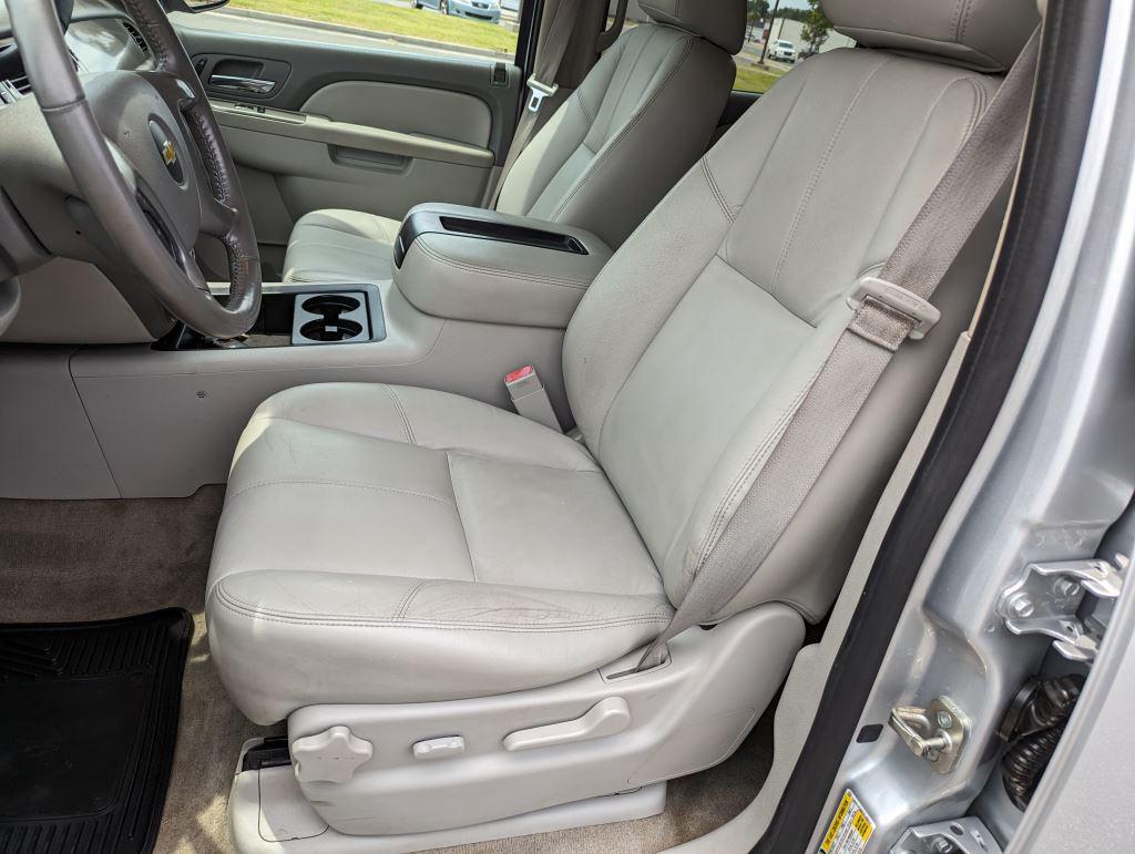 2014 Chevrolet Suburban LT 1500 photo