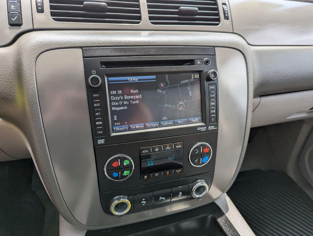 2014 Chevrolet Suburban LT 1500 photo