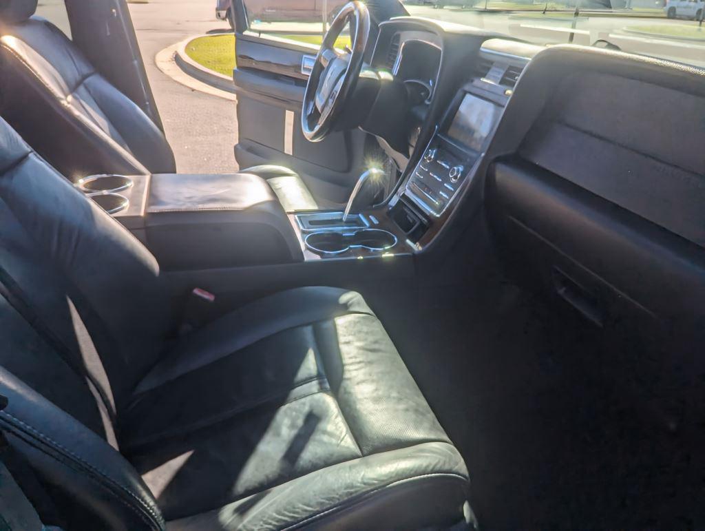 2016 Lincoln Navigator - $14,995