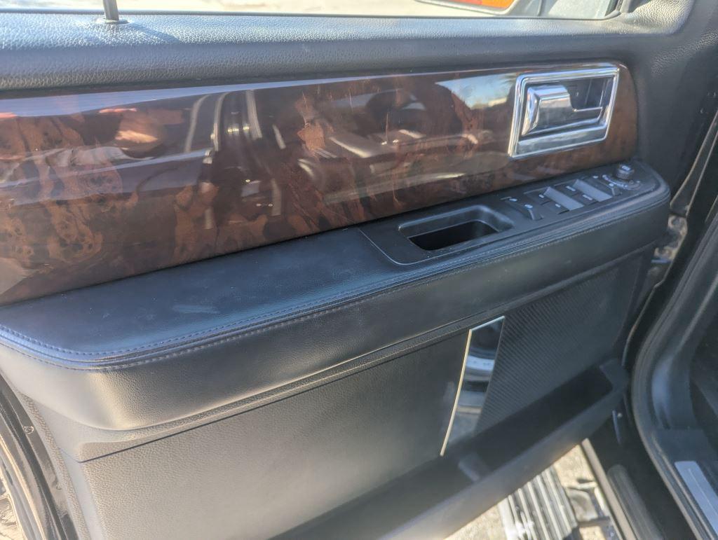 2016 Lincoln Navigator - $14,995