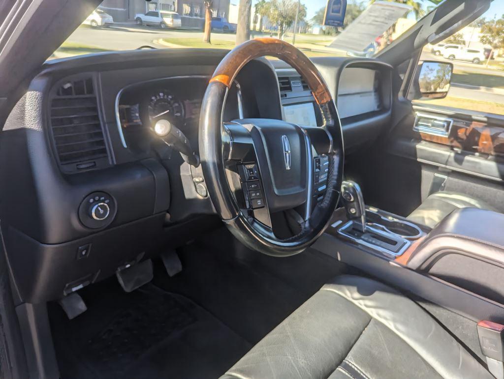 2016 Lincoln Navigator - $14,995