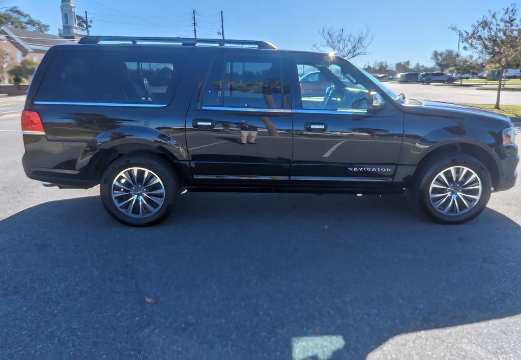 2016 Lincoln Navigator - $14,995