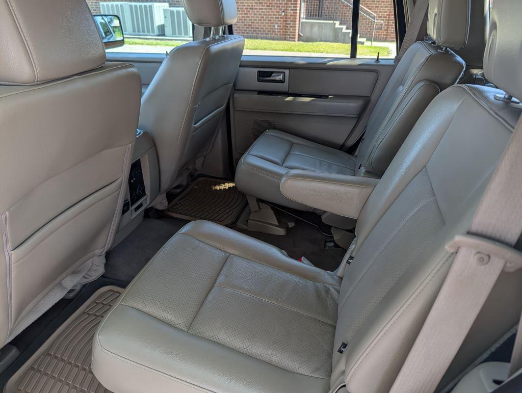2013 Ford Expedition - $11,995