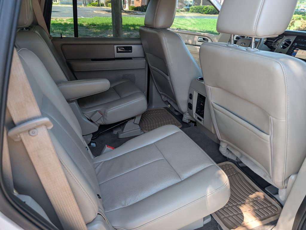 2013 Ford Expedition - $11,995