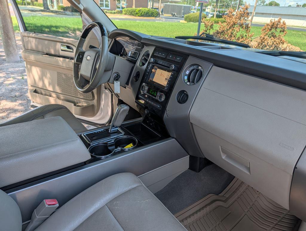 2013 Ford Expedition - $11,995