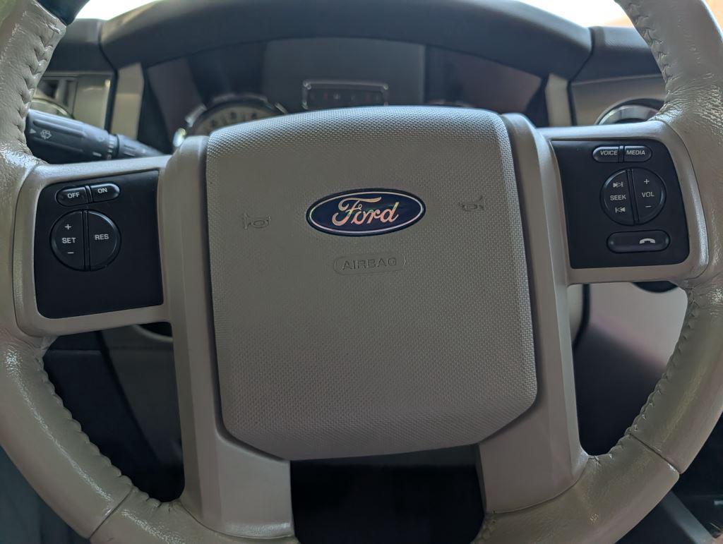 2013 Ford Expedition - $11,995