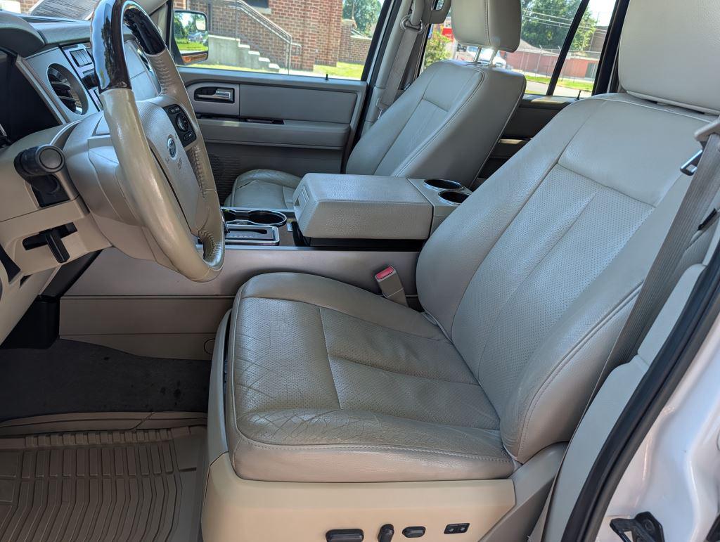 2013 Ford Expedition - $11,995