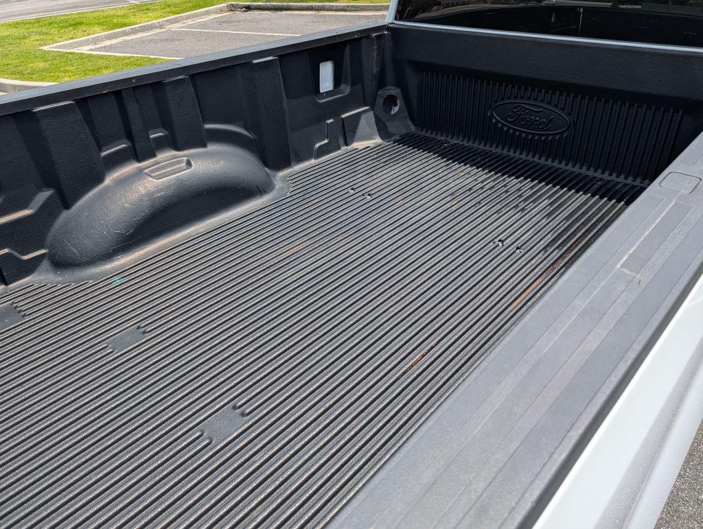2022 Ford F-250 - $27,900