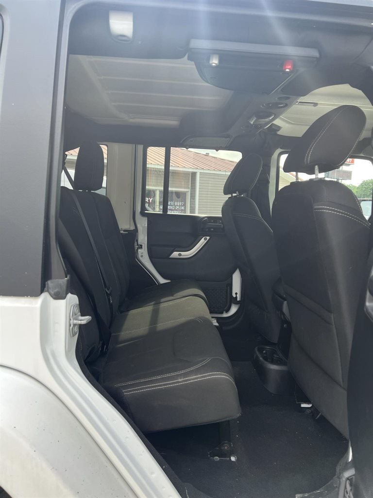 2016 Jeep Wrangler Unlimited Sahara photo