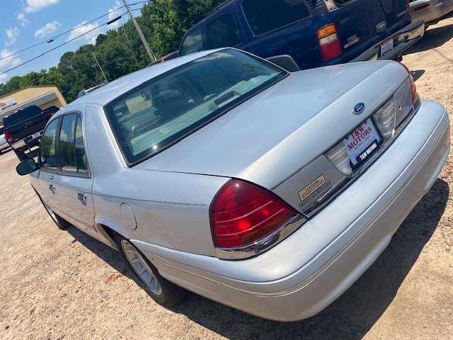 The 2002 Ford Crown Victoria LX