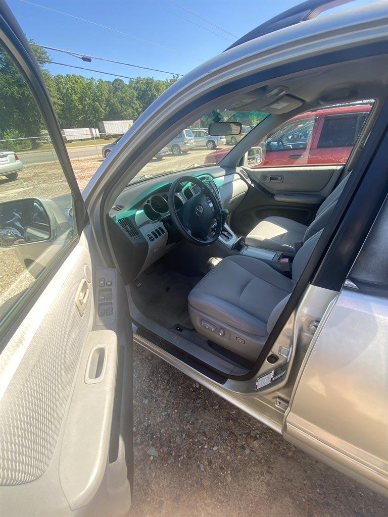 2006 Toyota Highlander - $8,995
