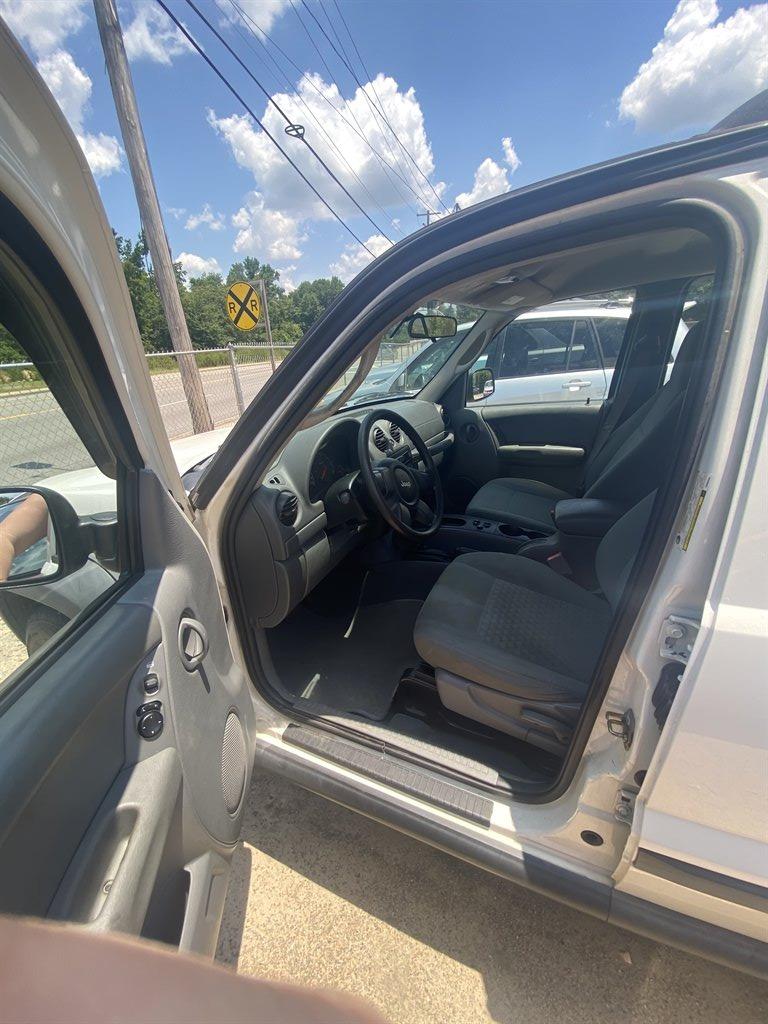 2007 Jeep Liberty - $6,995