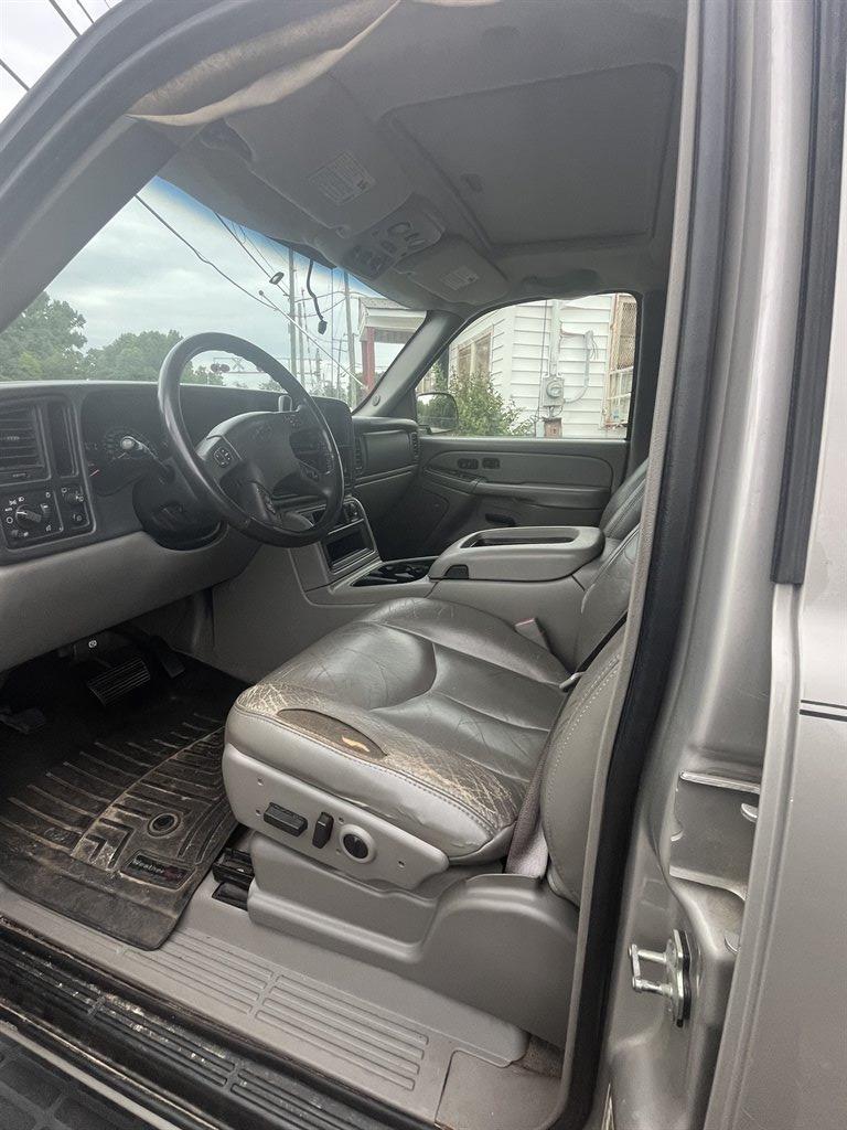 2006 Chevrolet Suburban - $4,995