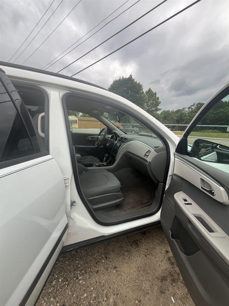 2010 Chevrolet Traverse - $6,995