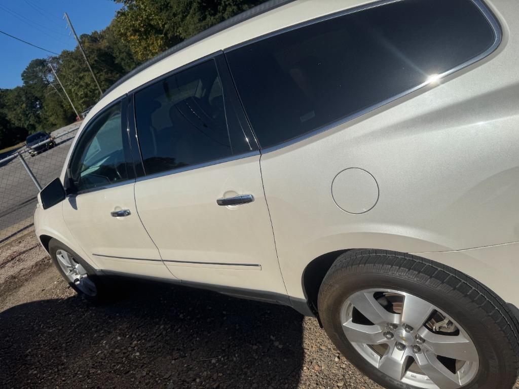 2015 Chevrolet Traverse - $9,995