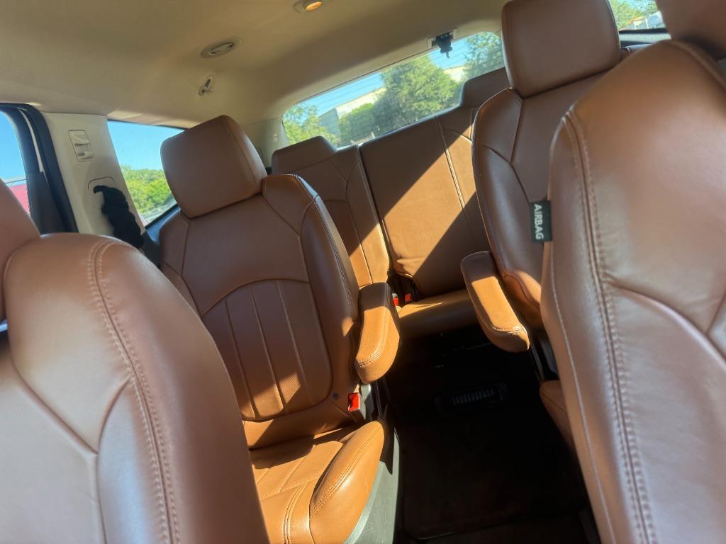 2015 Chevrolet Traverse - $9,995