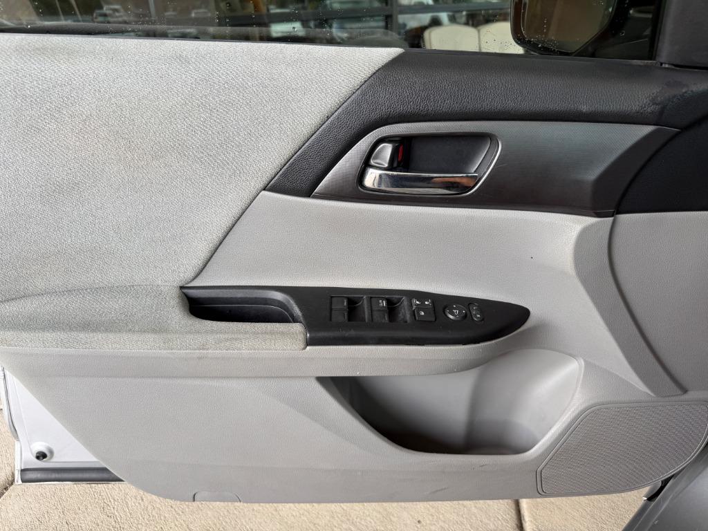 2013 Honda Accord - $9,995