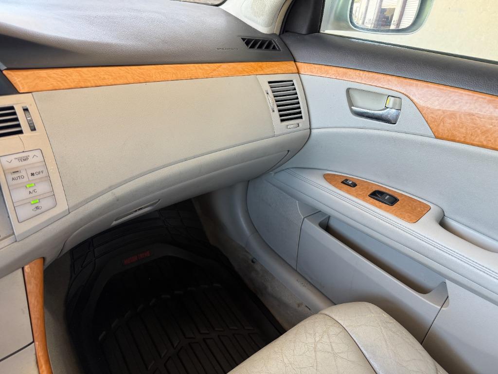 2007 Toyota Avalon - $9,995