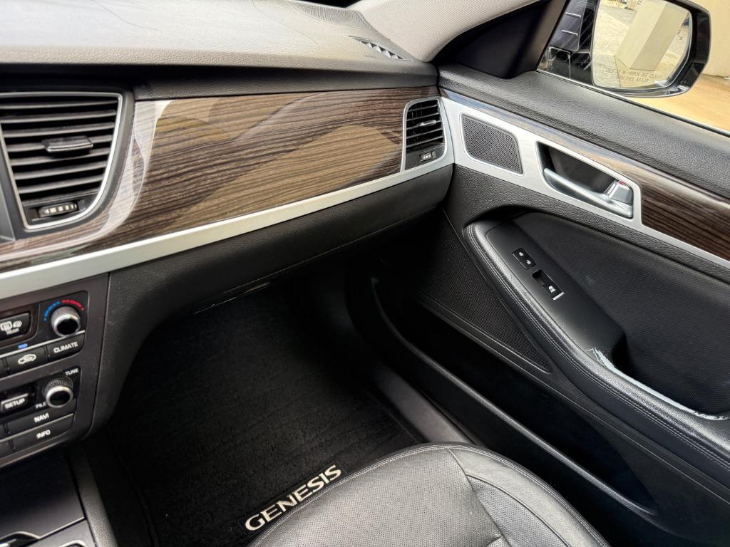 2016 Hyundai Genesis - $11,995