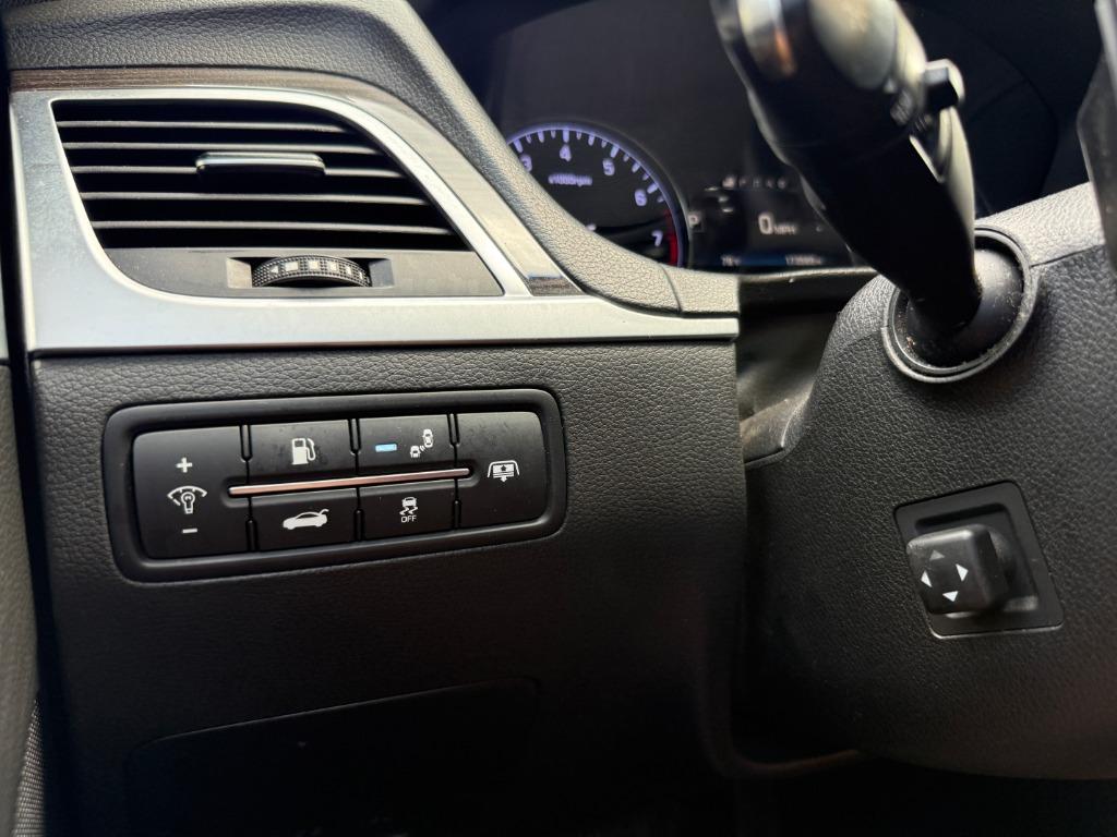 2016 Hyundai Genesis - $11,995